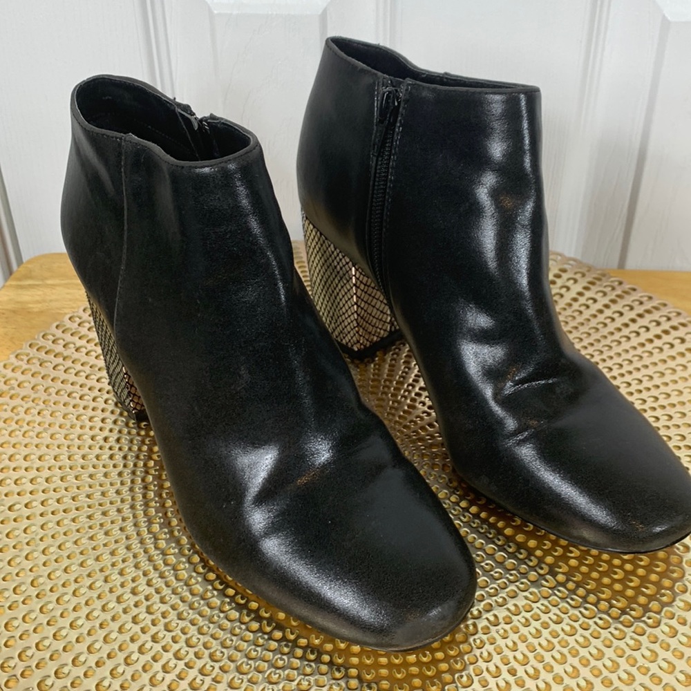 Katy Perry The Corra black ankle bootie with zipper size 8. Mermaid 3” heel.